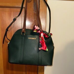 Steve Madden Green and Brown Shoulder Bag with Elegant Design